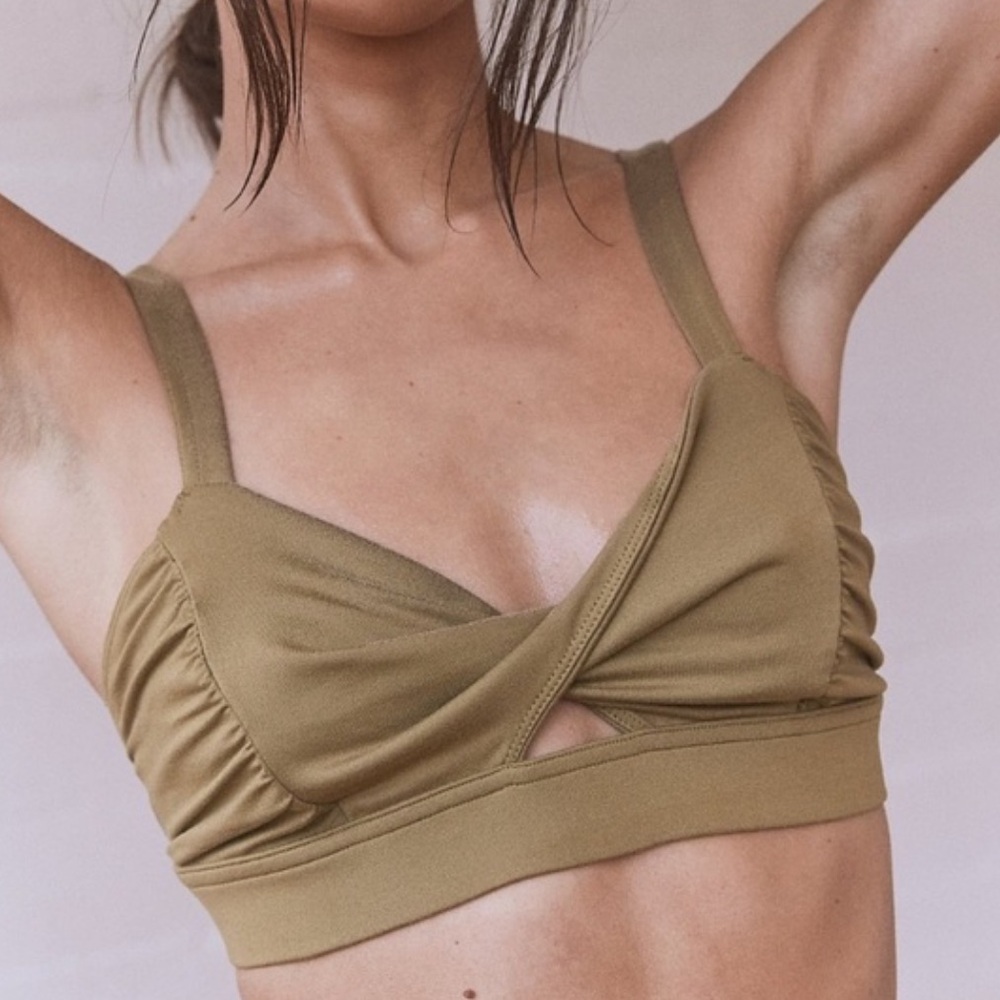 FP Movement Dusted Military
Green Twist And Shout Sports Bra, size Medium